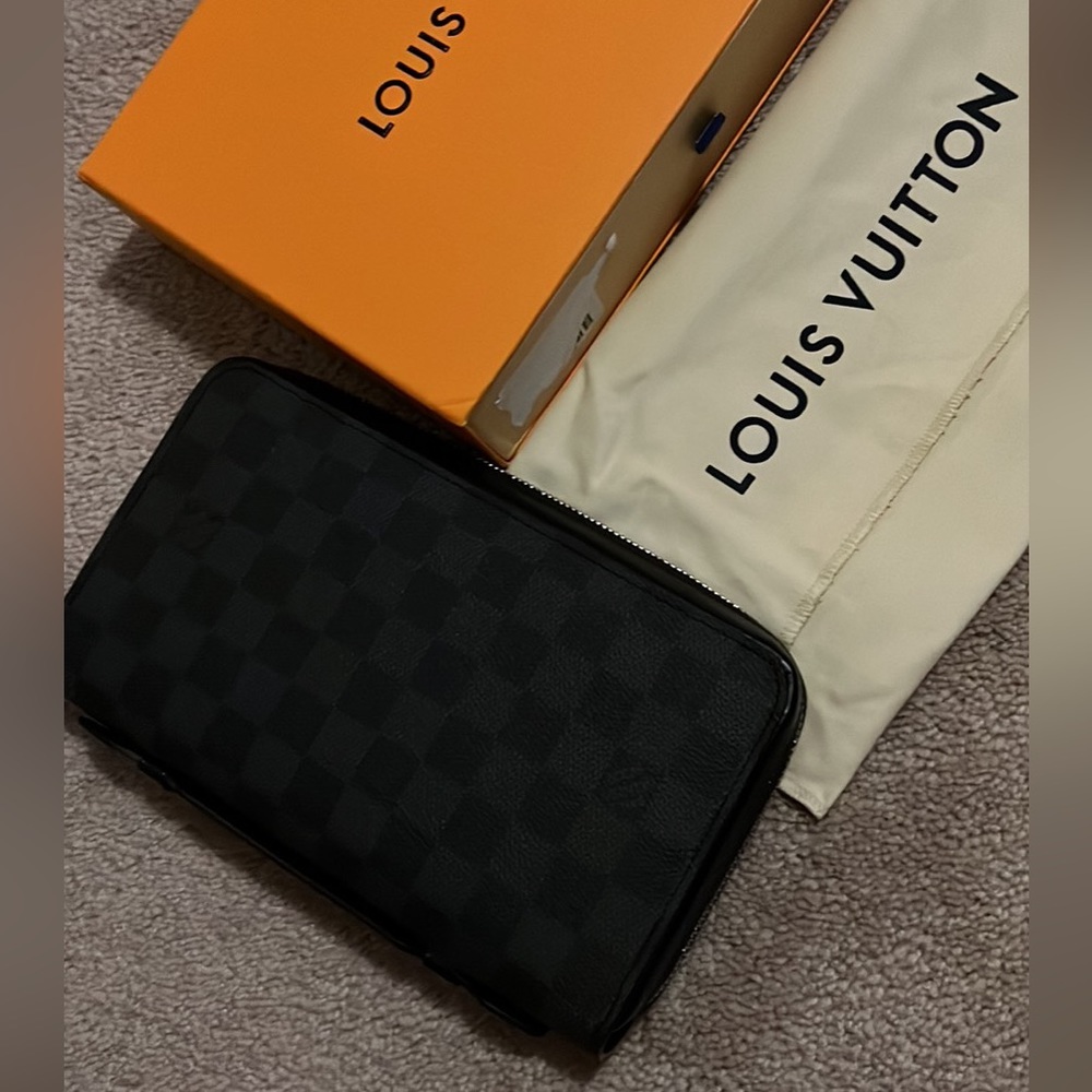 Black clutch large comes with duster and box brand new